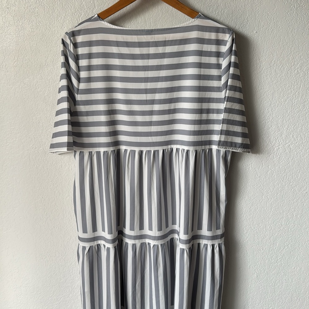 Striped Tiered Dress - Picture 5 of 7